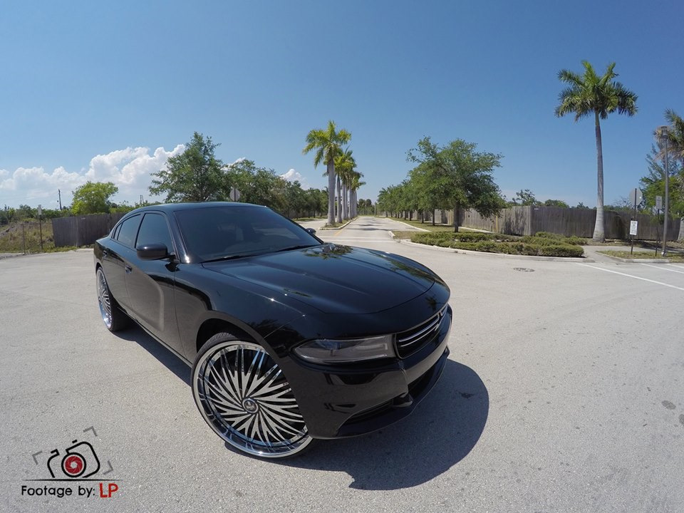 2016 Dodge Charger 30 Mht Dub Spinners World Installer Magazine Na Drive2