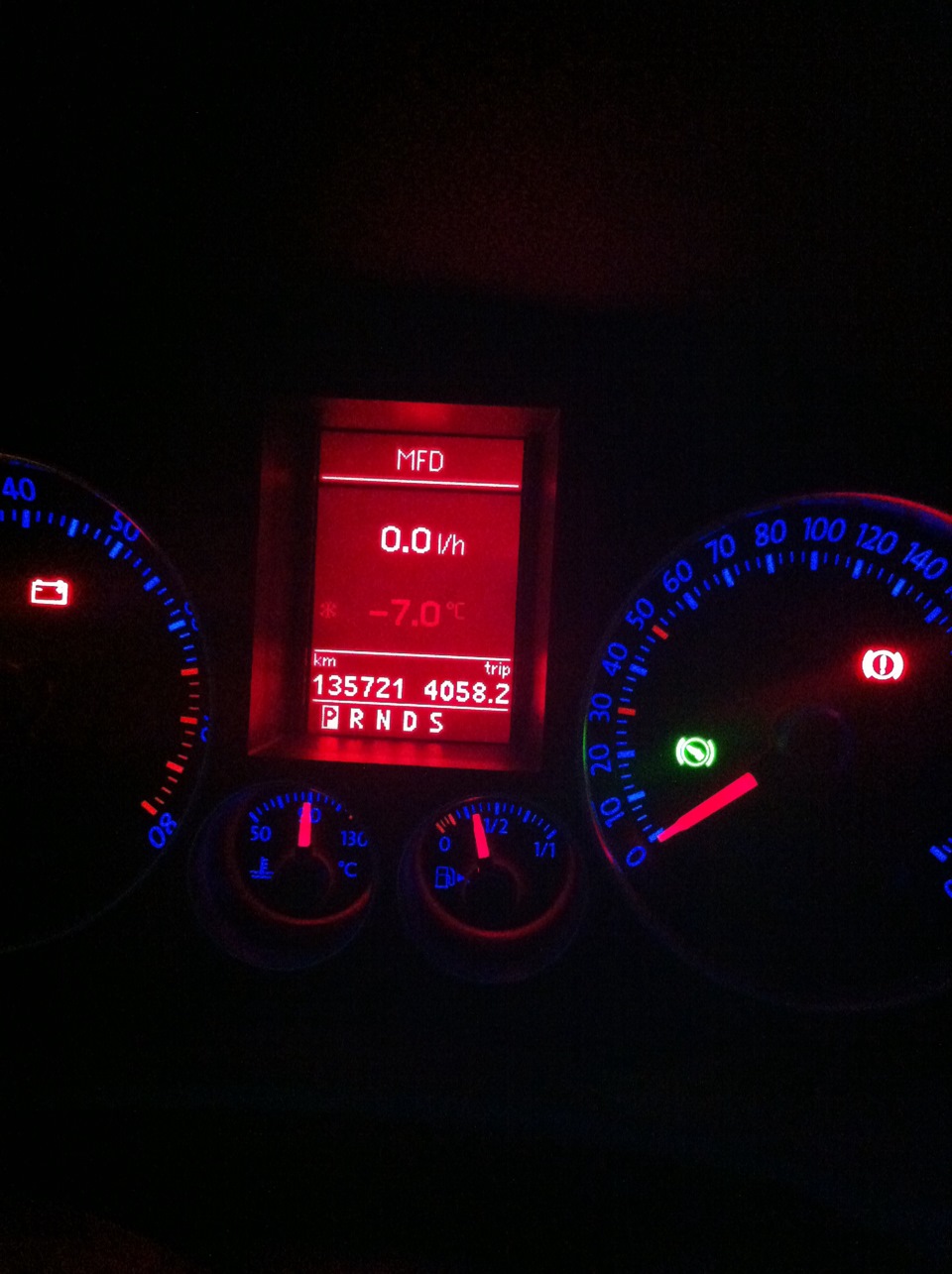 Загорается MFD — Volkswagen Golf Mk5 GTI, 2 л, 2007 года наблюдение