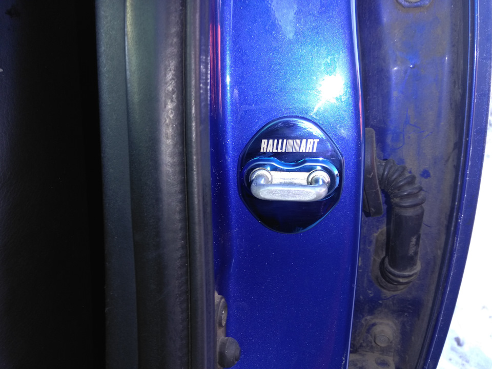 068/ ЗАГЛУШКИ НА ДВЕРНЫЕ ПЕТЛИ RALLIART — Mitsubishi Lancer Sportback