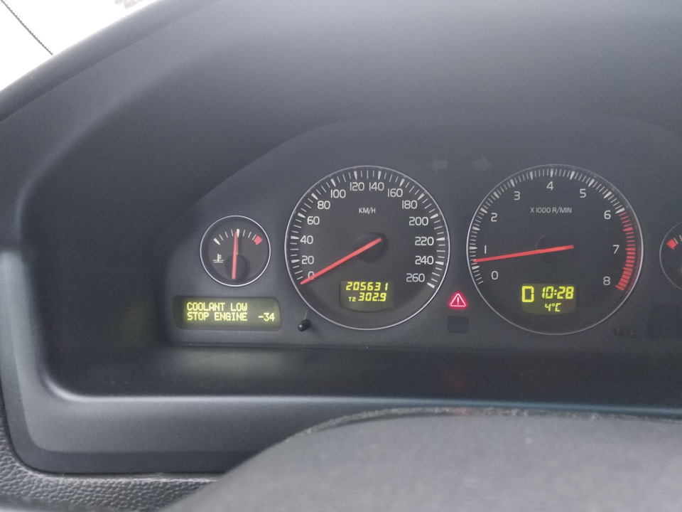 Coolant low stop engine -34 — Volvo XC70 II, 2,5 л, 2006 года | поломка