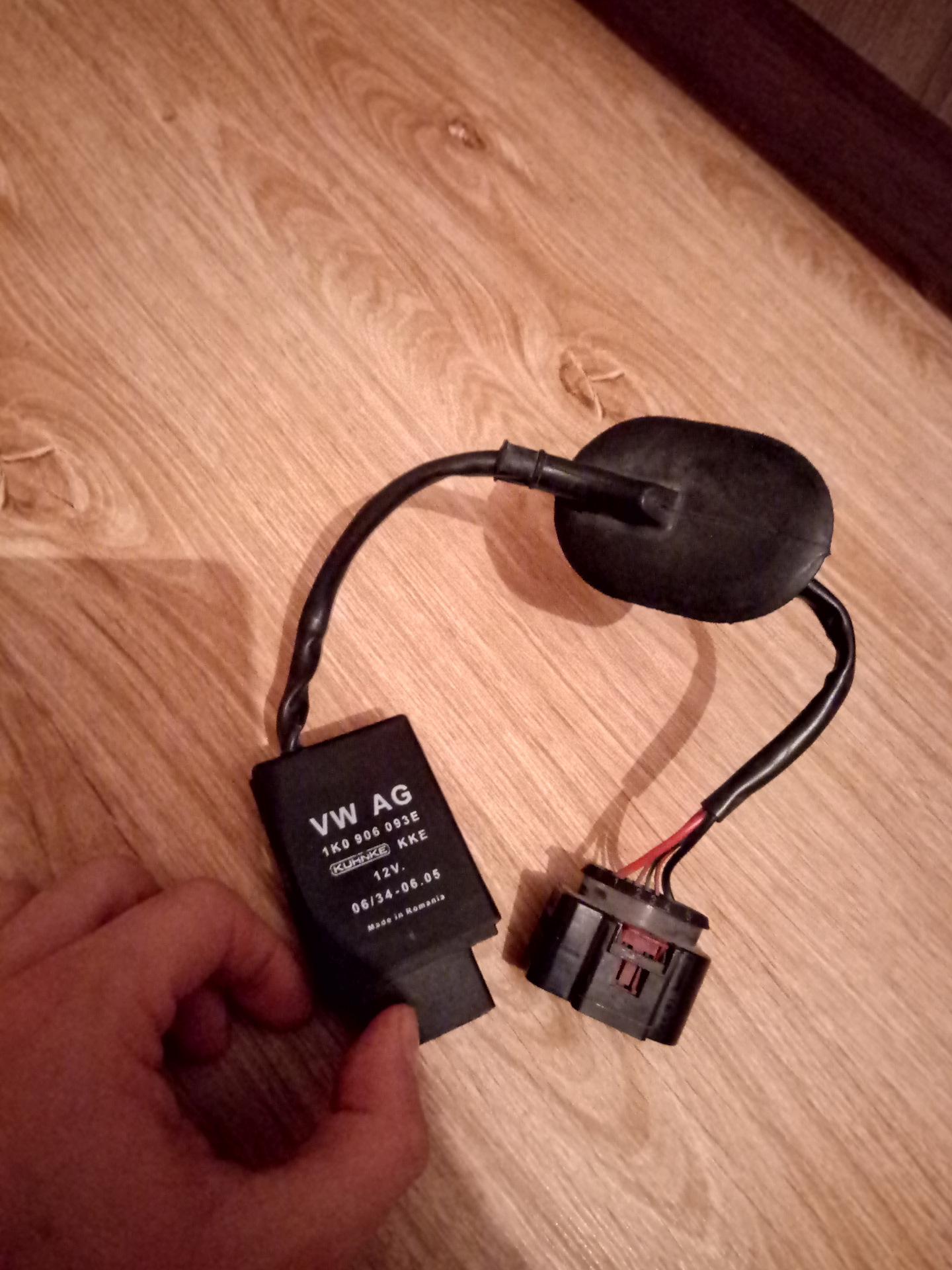 Блок управления насосом — Volkswagen Passat B6, 2 л, 2006 года своими