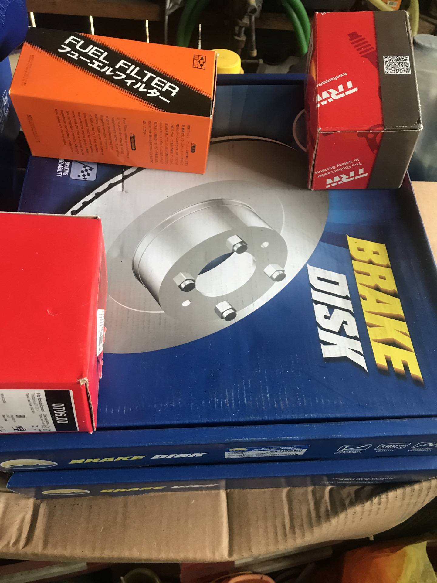 Замена тормозных дисков(зад) — Toyota Land Cruiser 100, 4,7 л, 2005