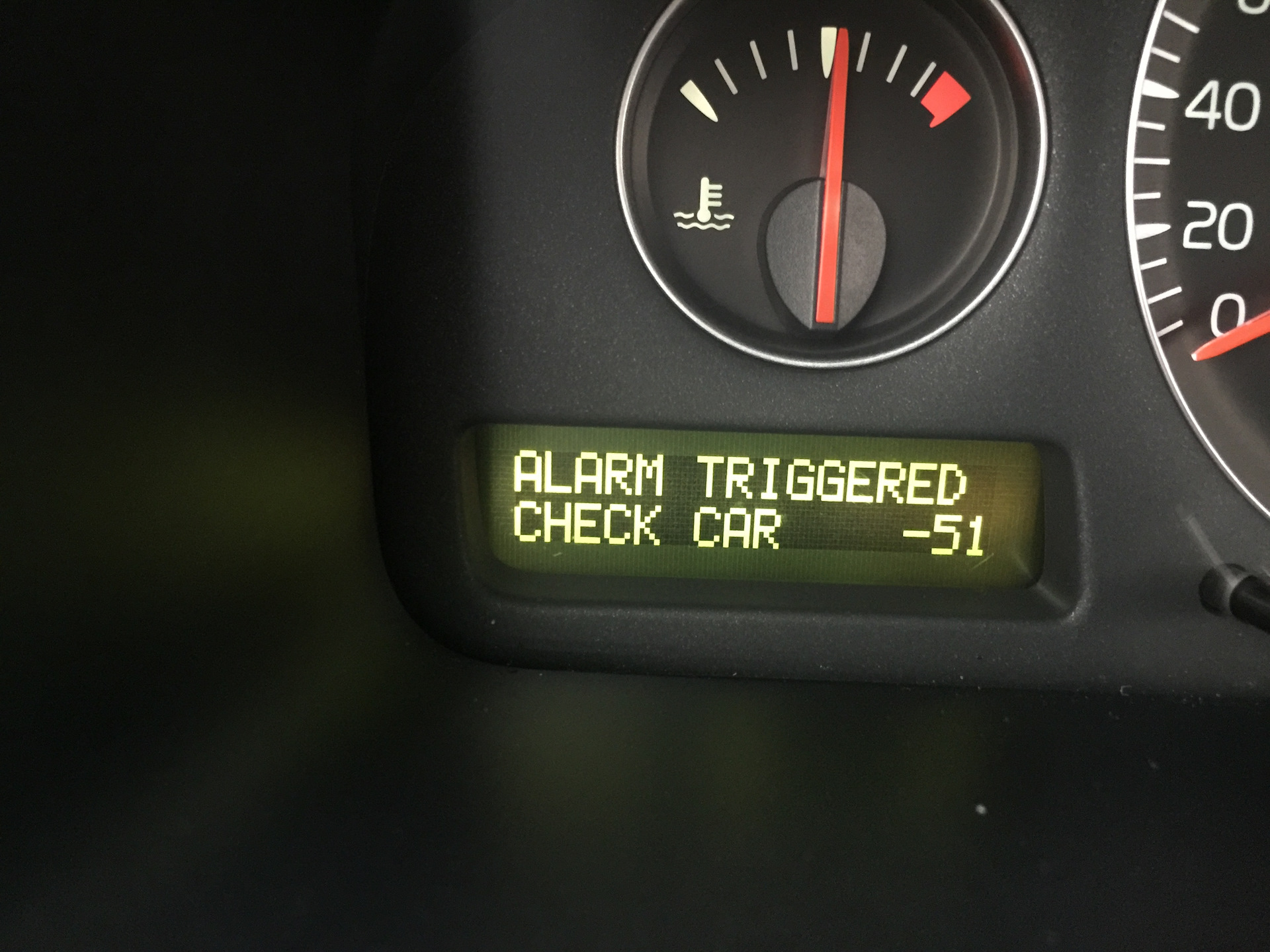 ALARM TRIGGERED CHECK CAR — Volvo XC90 (1G), 3,2 л, 2007 года поломка