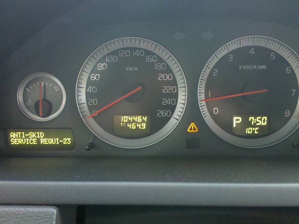 ANTISKID SERVICE REQUIRED — бортжурнал Volvo XC90 2.5Т Black Boeing