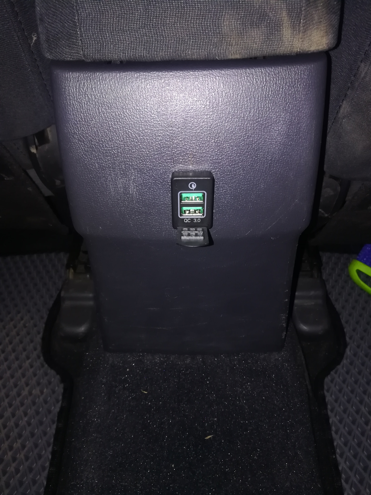 USBрозетка для задних пассажиров — Hyundai Elantra (4G), 1,6 л, 2007