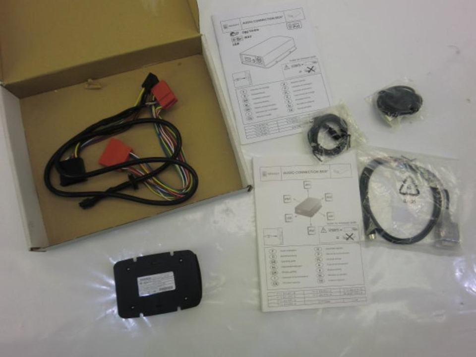 Audio Connection Box Renault USB AUX iPod — Renault Scenic RX4, 1,9 л, 2003 года автозвук