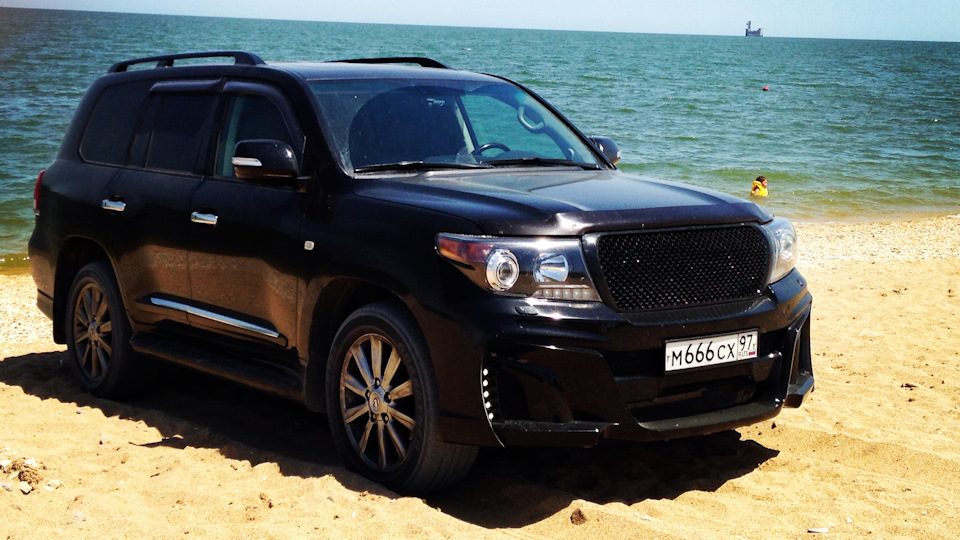 Toyota Land Cruiser 200 4.5 дизельный 2010 Wald Black Bison на DRIVE2