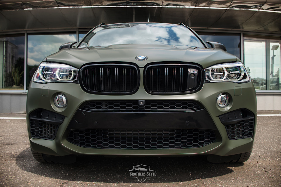 Оклейка BMW X6 M (F86) плёнкой Oracal 970285 Nato Olive Matt