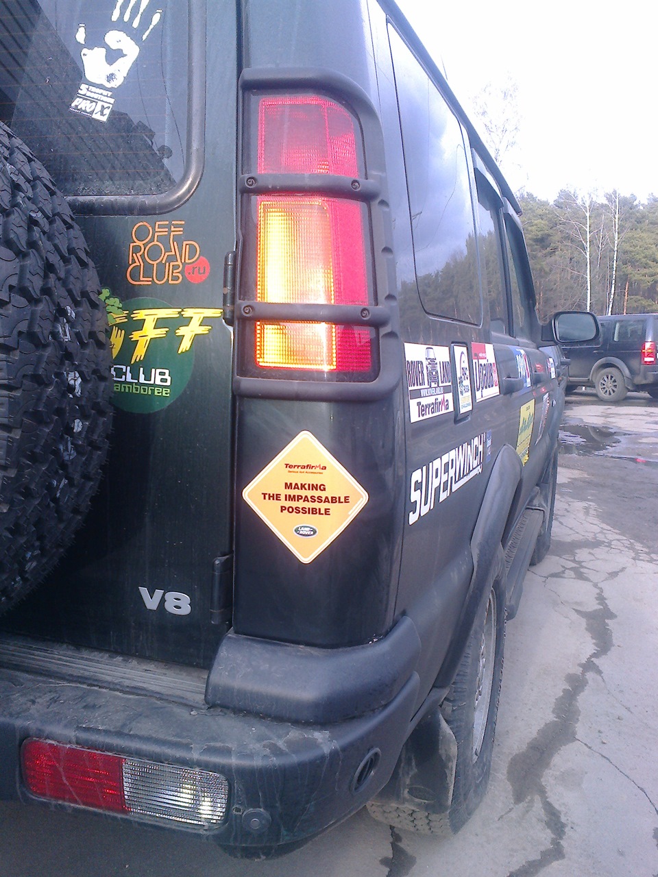 Скреативили и напечатали наклеек Terrafirma 4x4 — Land Rover Discovery