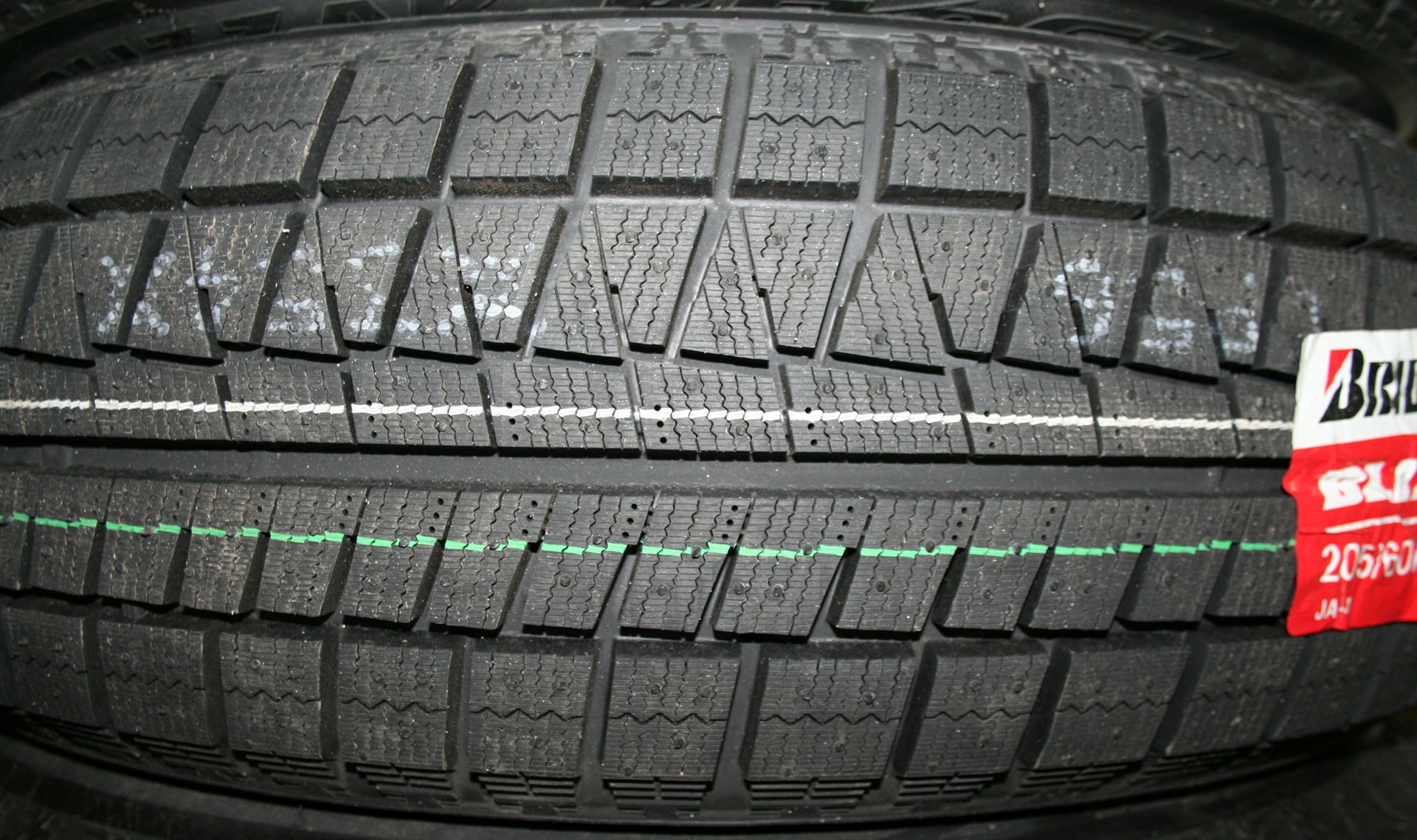 Зимняя резина BRIDGESTONE Blizzak Revo GZ 205/60 R16 — DRIVE2