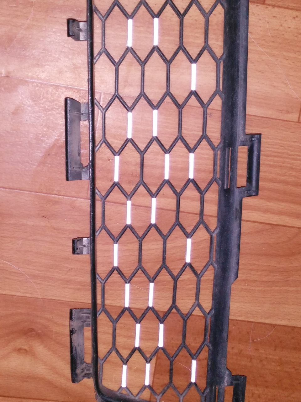 Нижние решетки светоотражающие — Pontiac Vibe (1G), 1,8 л, 2003 года