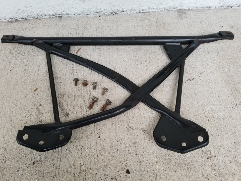 13 X brace — нижняя распорка. — BMW 3 series Coupe (E36), 3 л, 1993