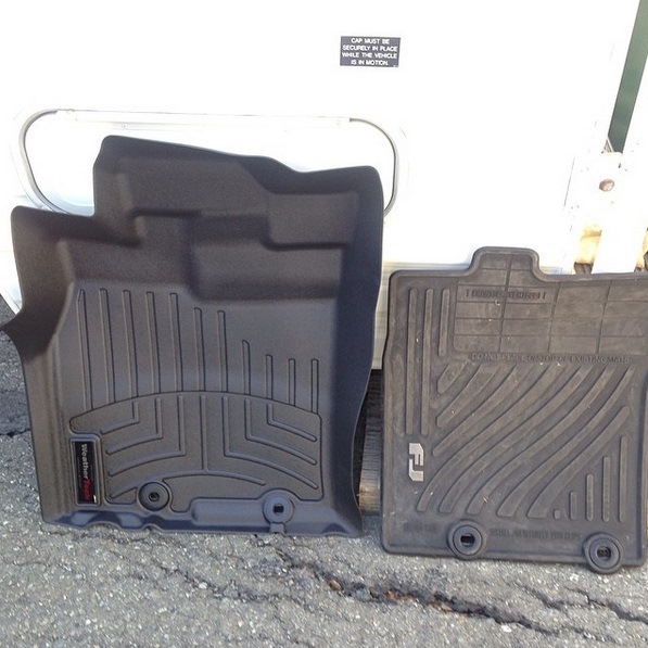 Сравнение оригинальных ковриков FJ Cruiser с WeatherTech — WeatherTech