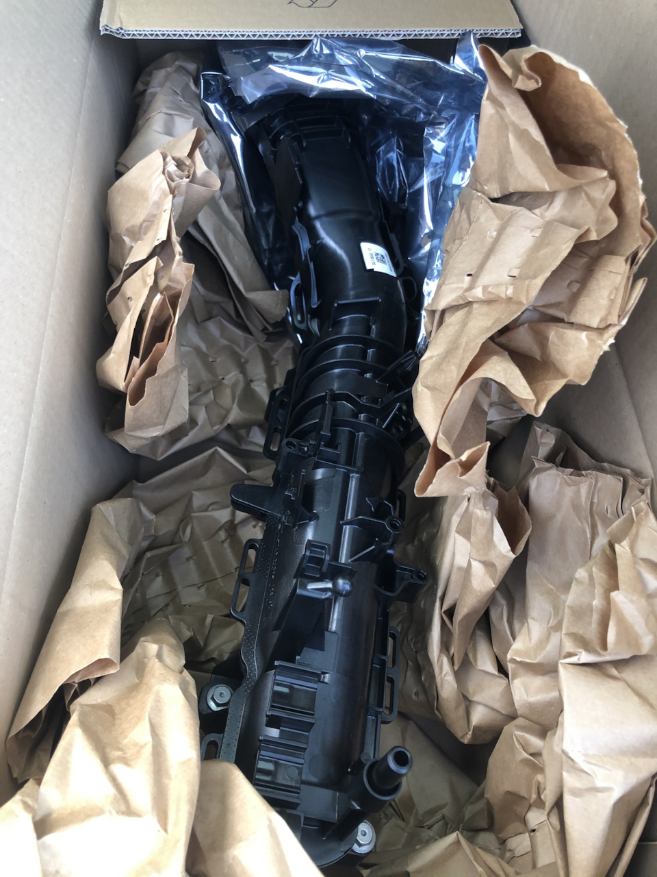 Впускной коллектор — замена — BMW X5 (F15), 2 л, 2016 года запчасти