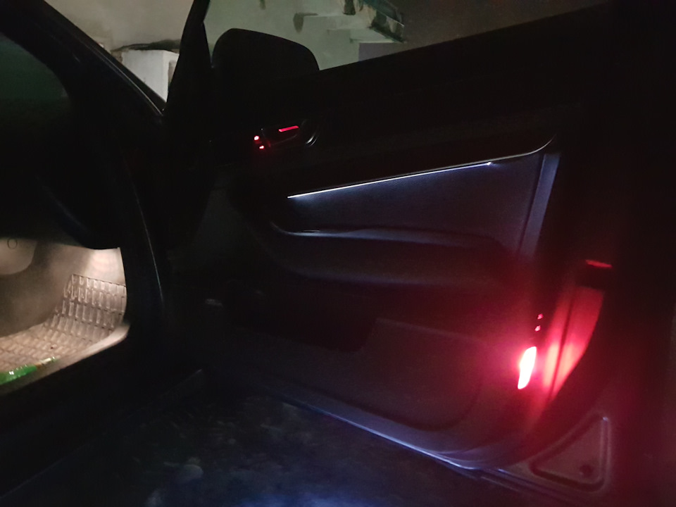 Установил ambient light, световой пакет QQ1 — Audi A6 Avant (C6), 2,7 л