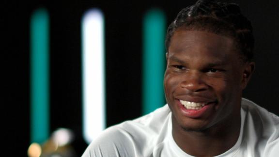 Best of NFL Week 1 tunnel fits, featuring Travis Hunter’s new haircut