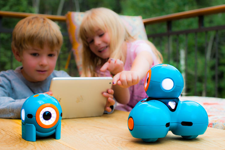 How A 6YearOld Learned Coding Skills With These Adorable Robot Toys How A 6YearOld Learned Coding Skills With These Adorable Robot Toys