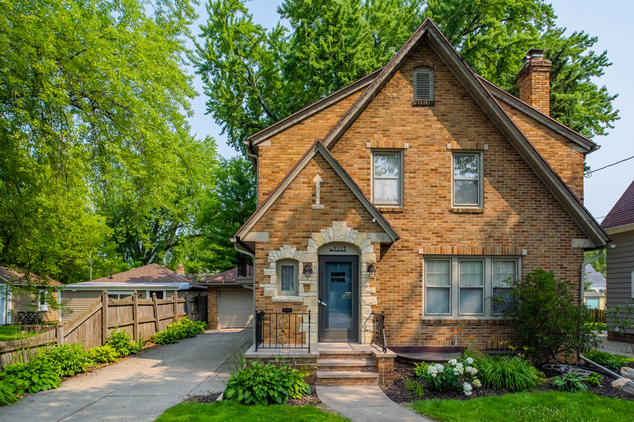 ⊞𝐁𝐫𝐢𝐜𝐤 𝐇𝐨𝐮𝐬𝐞 𝐂𝐡𝐚𝐫𝐦 ⊞ 4br, 3 bath Houses for Rent in Appleton