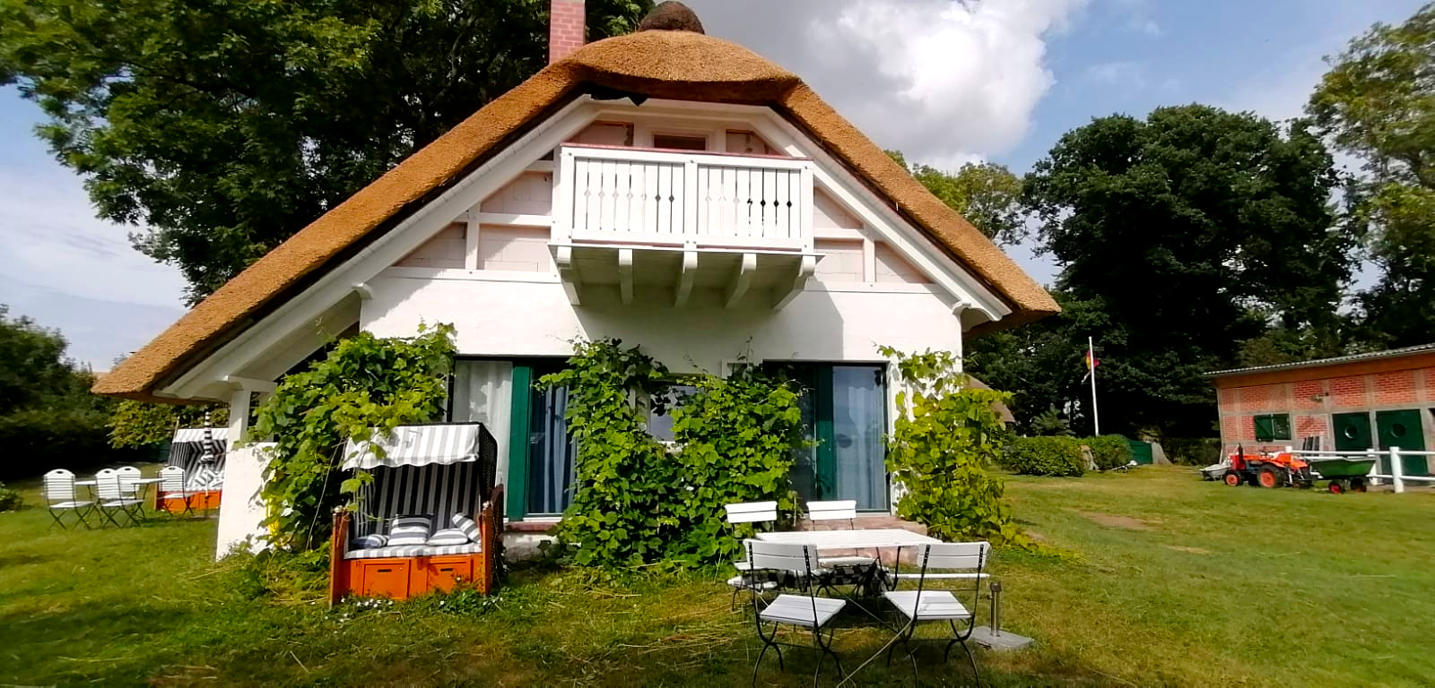 DreiSeitenHof Gramtitz App. 'Koppelblick' Apartments for Rent in