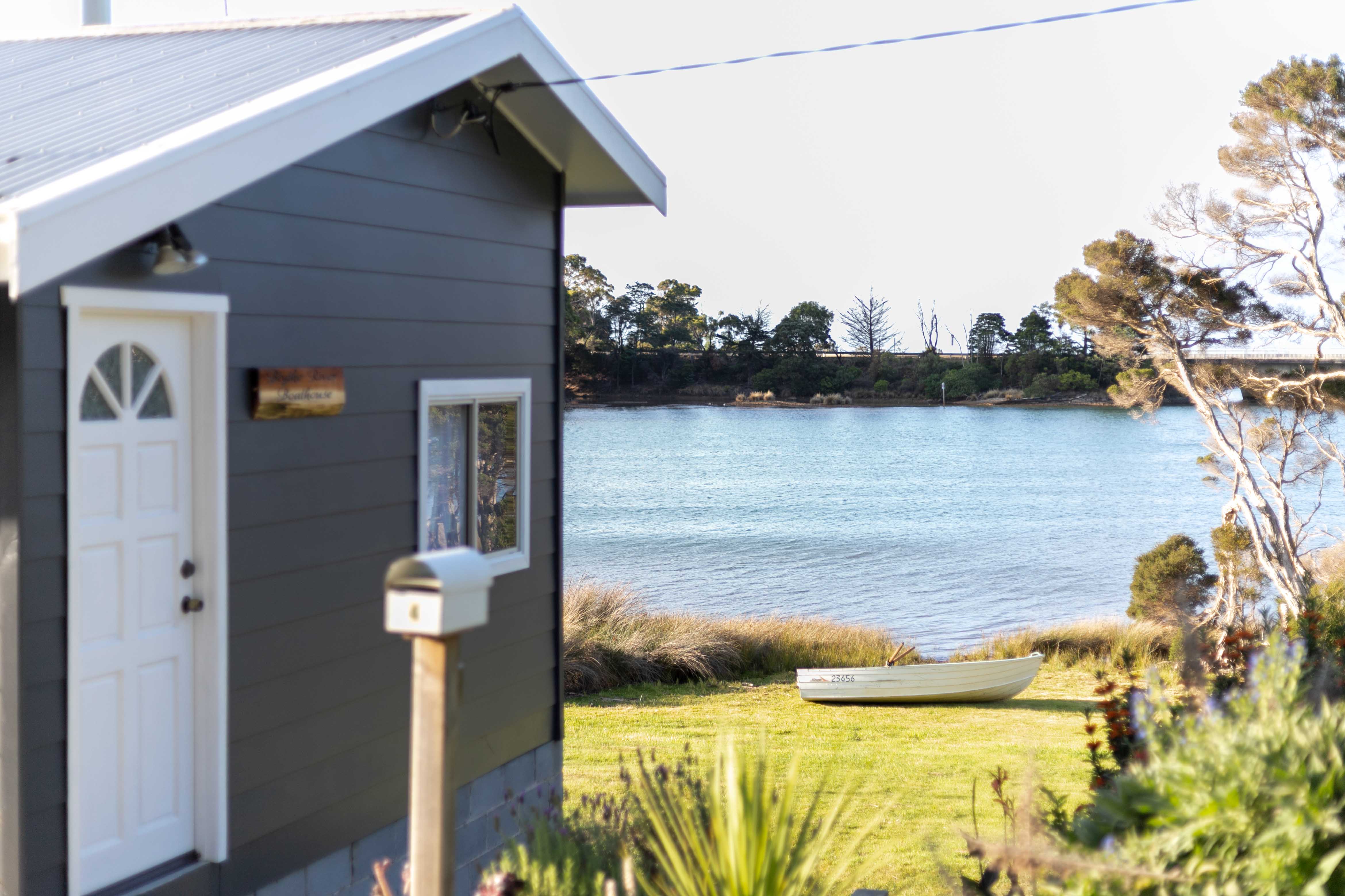 Blythe River Boathouse Luxury Waterfront Shack Cottages for Rent in