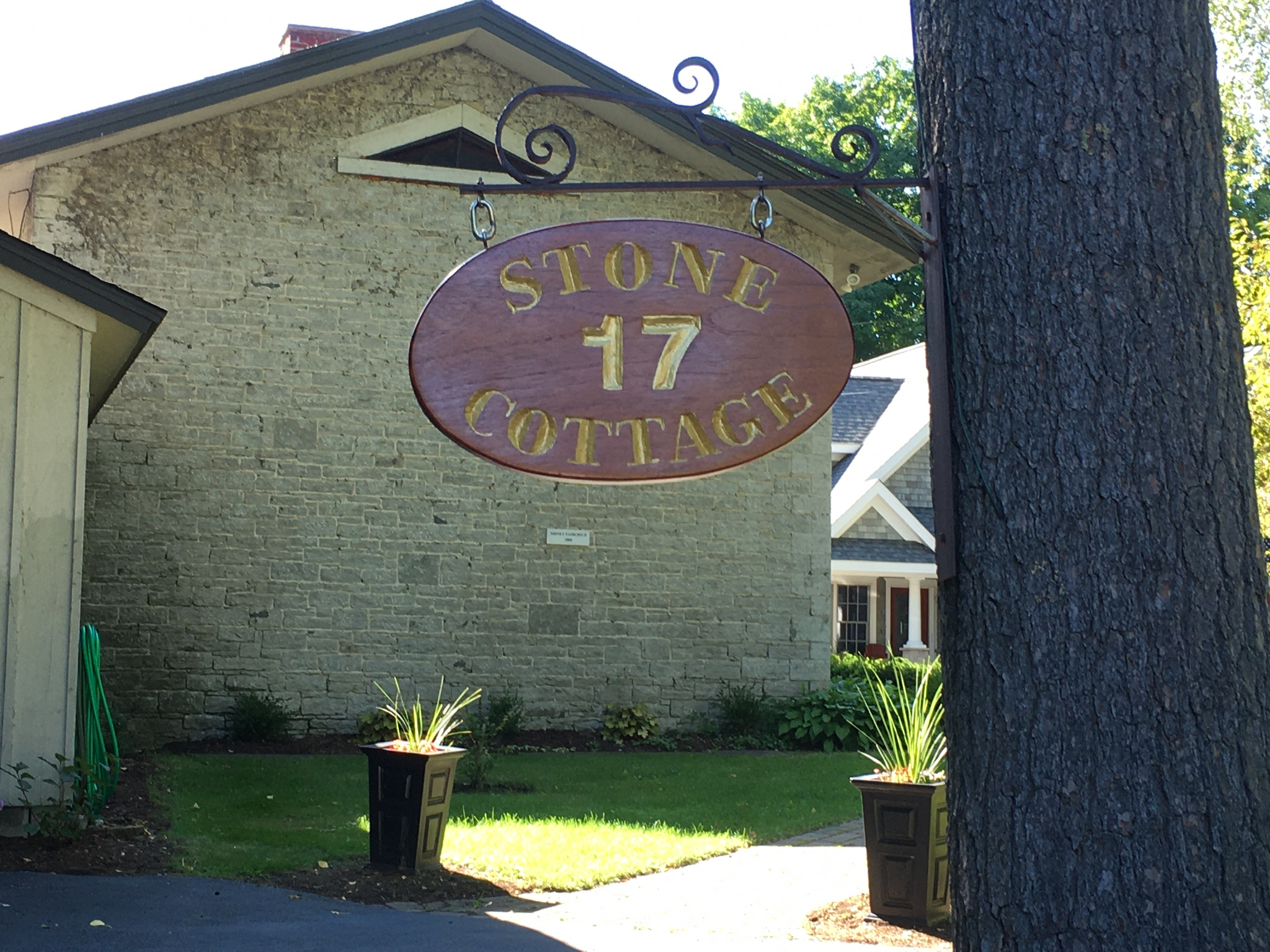 Historic Stone Cottage on Cazenovia Lake. Houses for Rent in