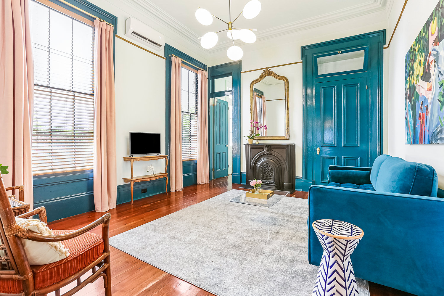 Green Room in Historic Lower Garden District Apartments for Rent in