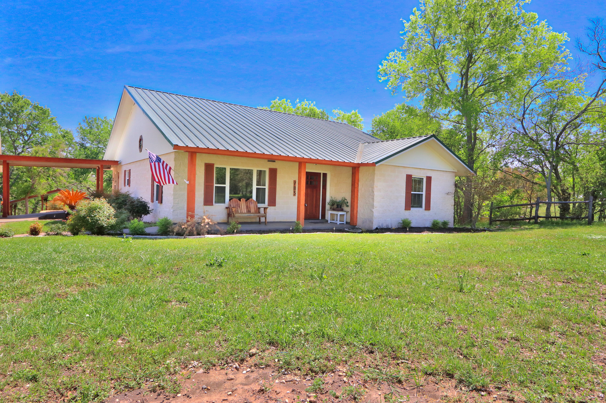 River Houzz Houses for Rent in Martindale, Texas, United States