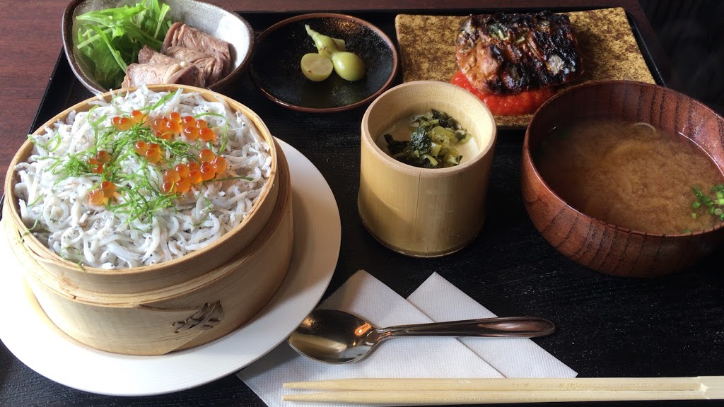 和歌山駅前のランチで魚が食べたくなったら駅から近くの『サカナノババ』がオシャレで女子にオススメ！『しらす飯定食』を詳しくお伝えします