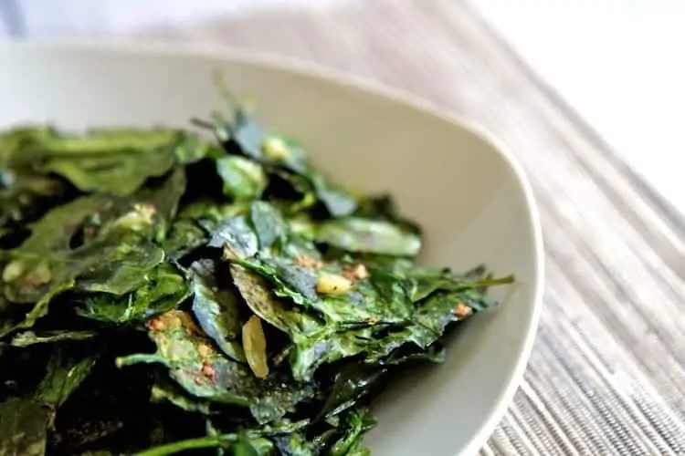 The BEST Baked Garlic Spinach Chips Recipe
