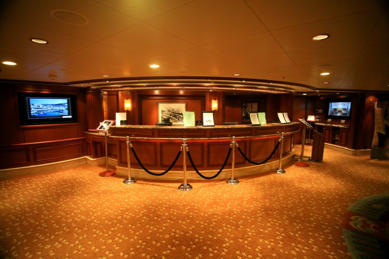 QUEEN VICTORIA Tours Desk photo Bob Wilson photos at