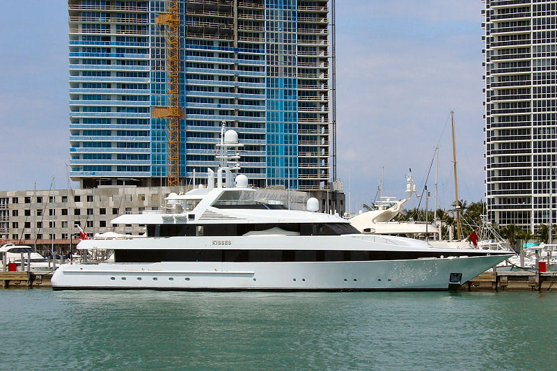 DSC01191 The yacht, KISSES In Miami Harbour photo Jerry Curtis