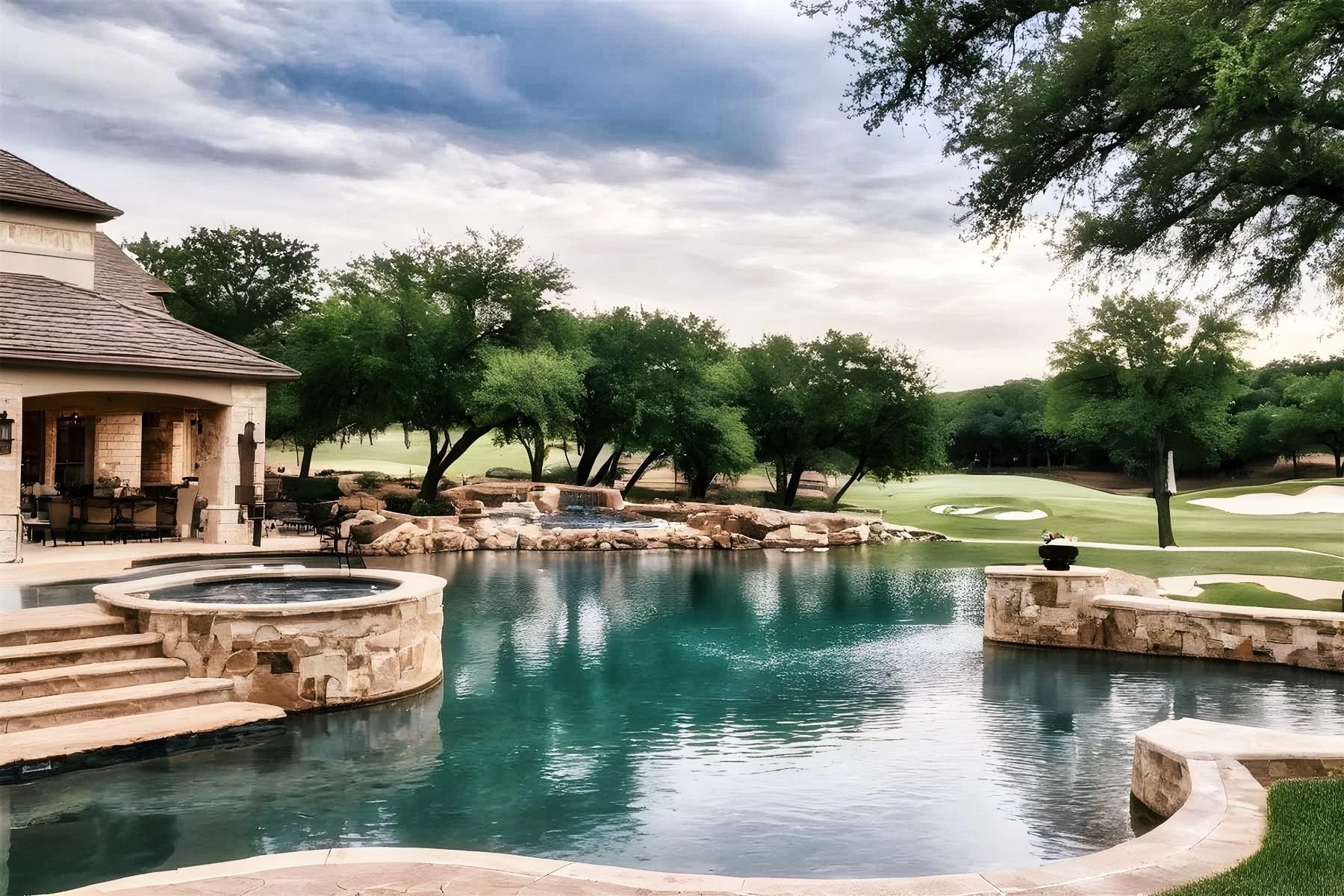 Bee Cave Country Club TopNotch Laundry Care with Reliable Washer