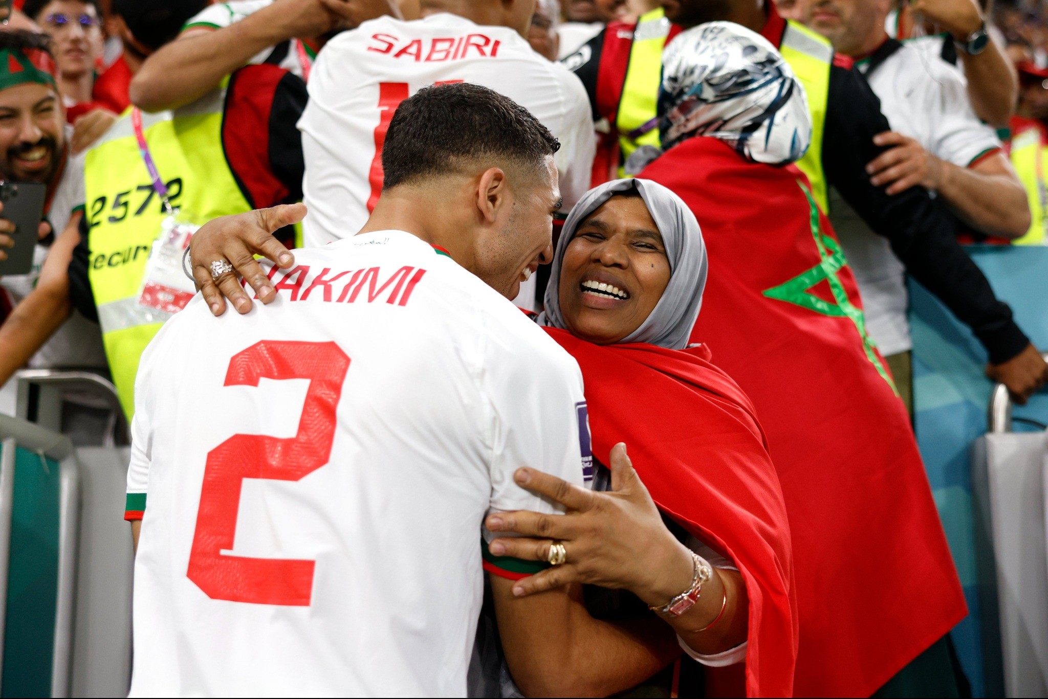 والدة حكيمي عن تسجيل ثروته باسمها"واش فيها يلا كانت بصح..وإلى دارها