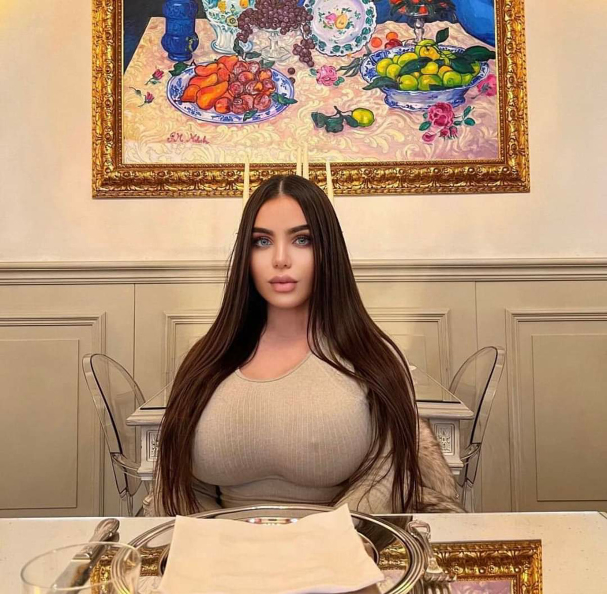 نور الساحلي تنشر صورا من غرفة نومها كما ولدتها أمها