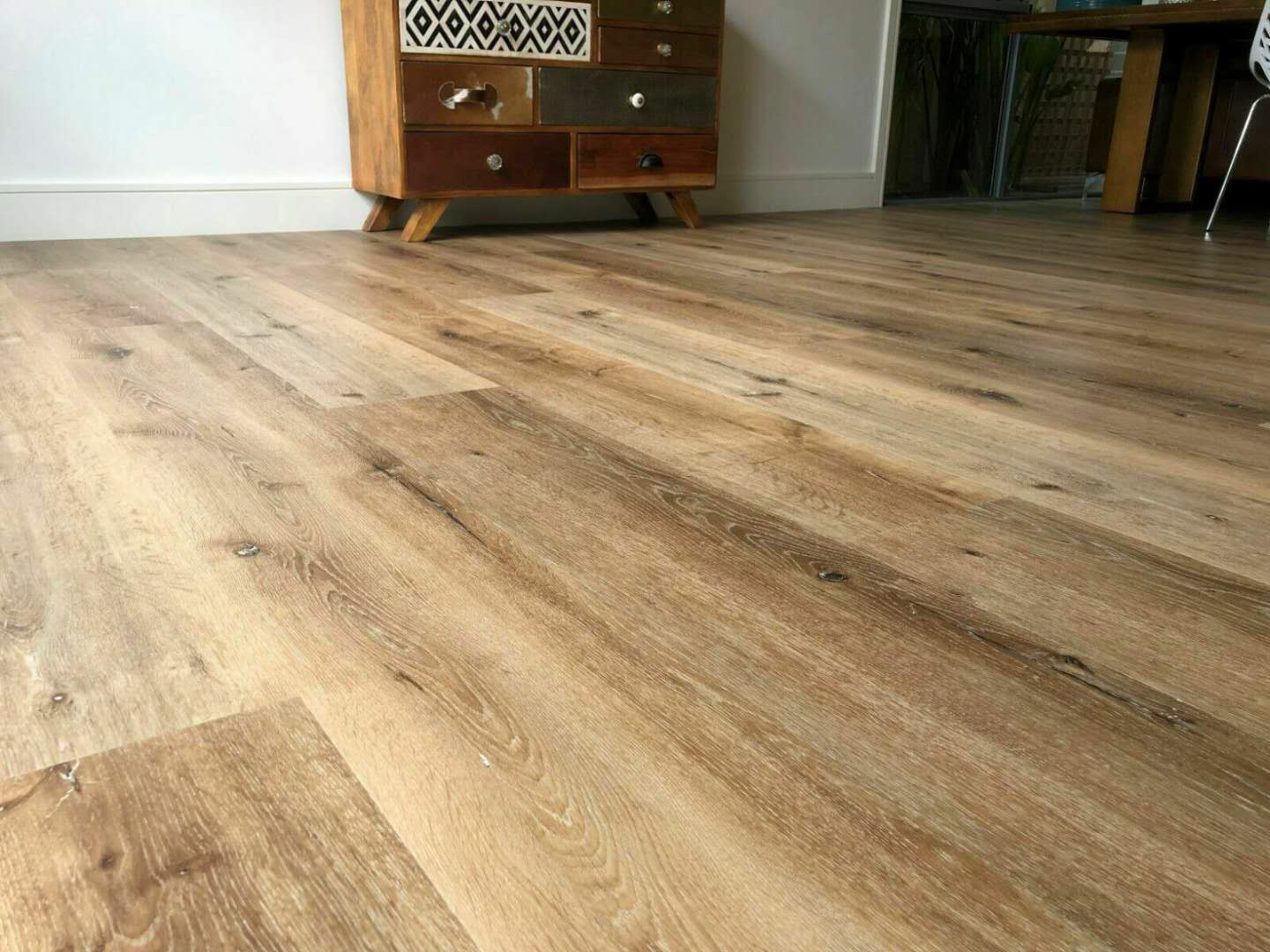 Natural Wild Oak 7mm Professional Flooring Services Provider in