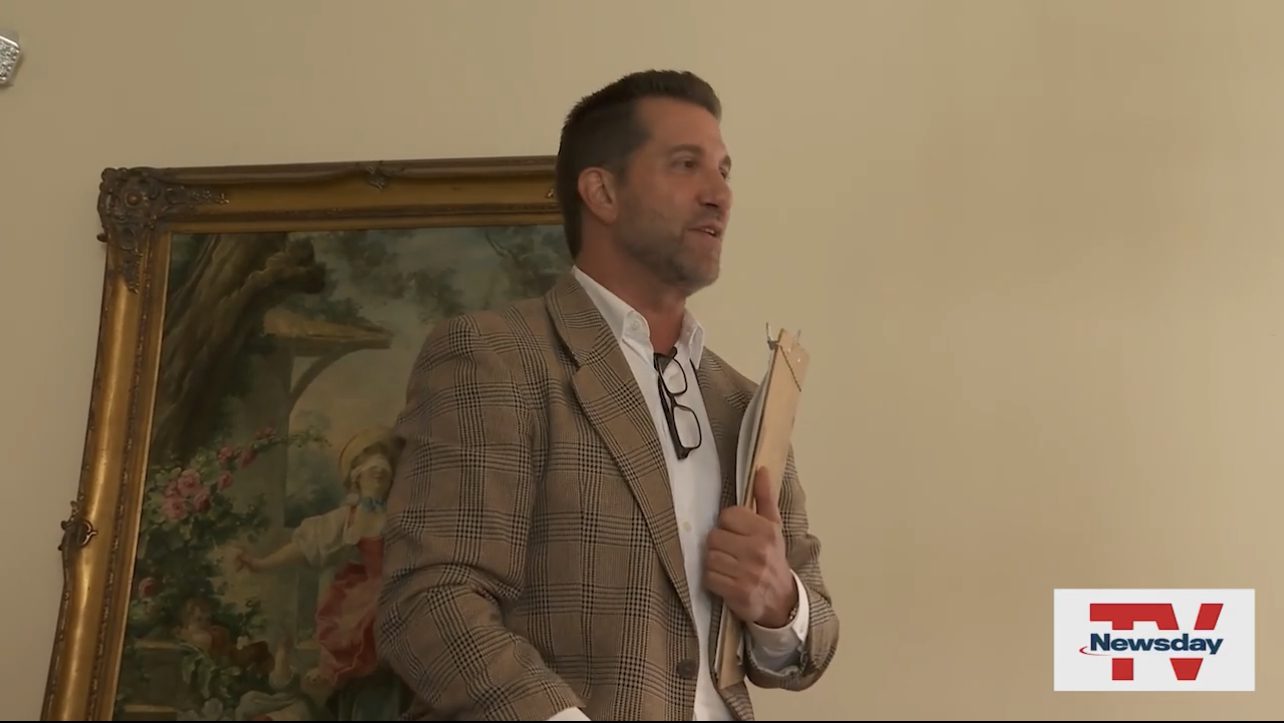 Bidding on a slice of history The Carltun in Eisenhower Park closes