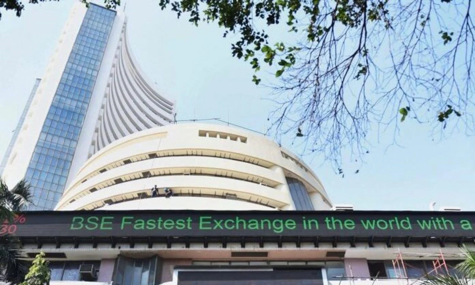 Share Market Closing IT And Banking Stocks Fueled The Market Rally