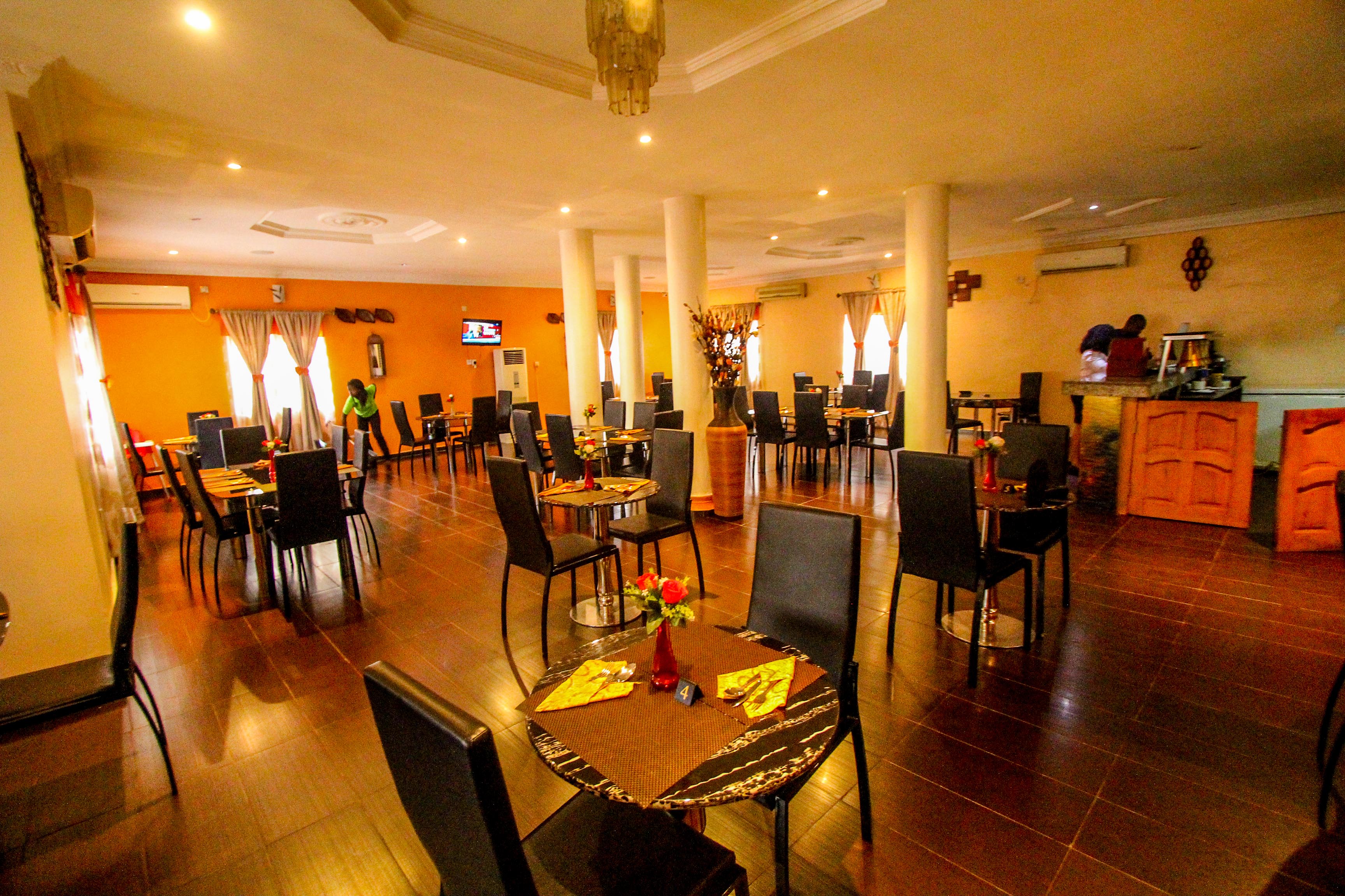 RESTAURANT & INDOOR BAR AARON'S PLACE