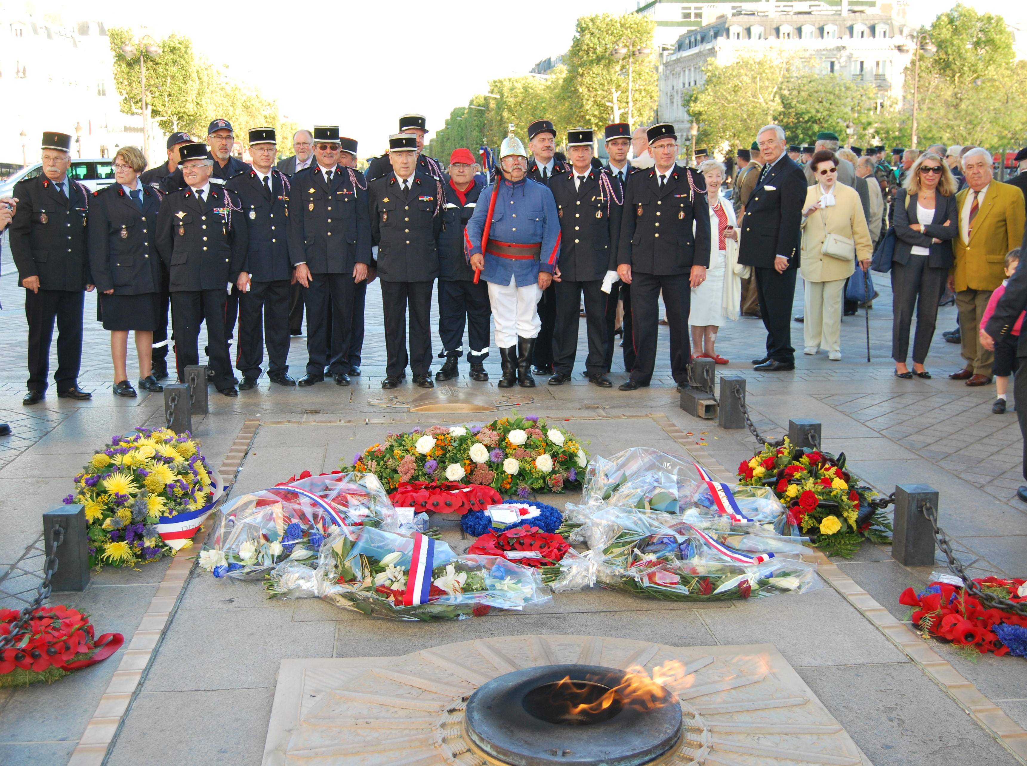 Calendrier Du Ravivage De La Flamme 2023 Ocdpc-Dépôt De Gerbe Et Ravivage De La Flamme À L'arc De Triomphe | Aaspp91
