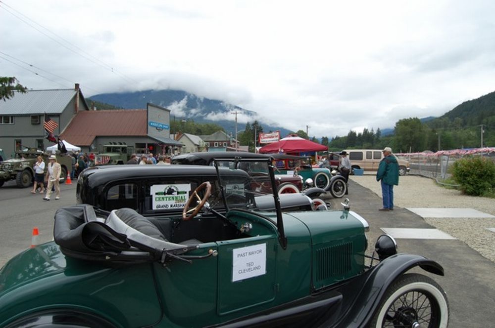 Vintage cars on Railroad Avenue