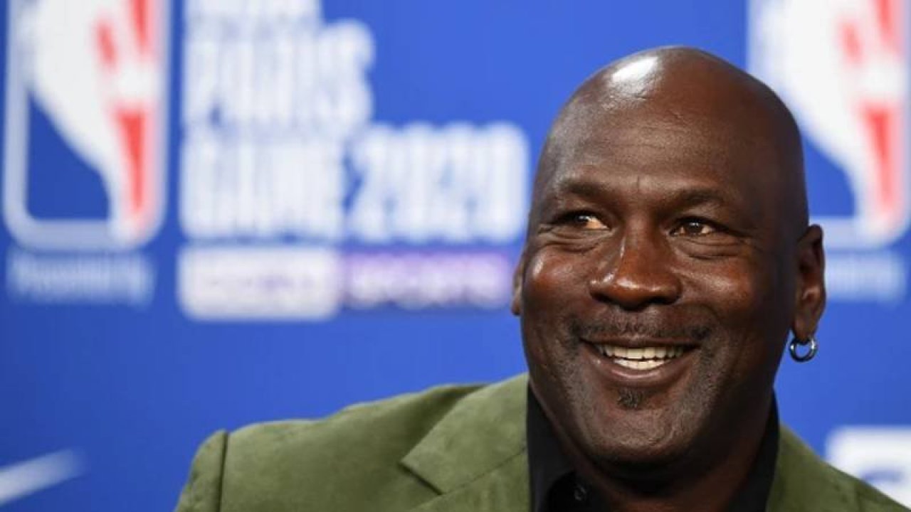 Michael Jordan'ın Nike ile milyon dolarlık sponsorluk anlaşması beyaz