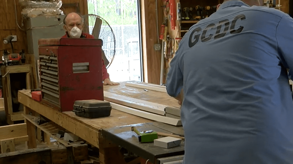 detention center's boatbuilding program aids inmates