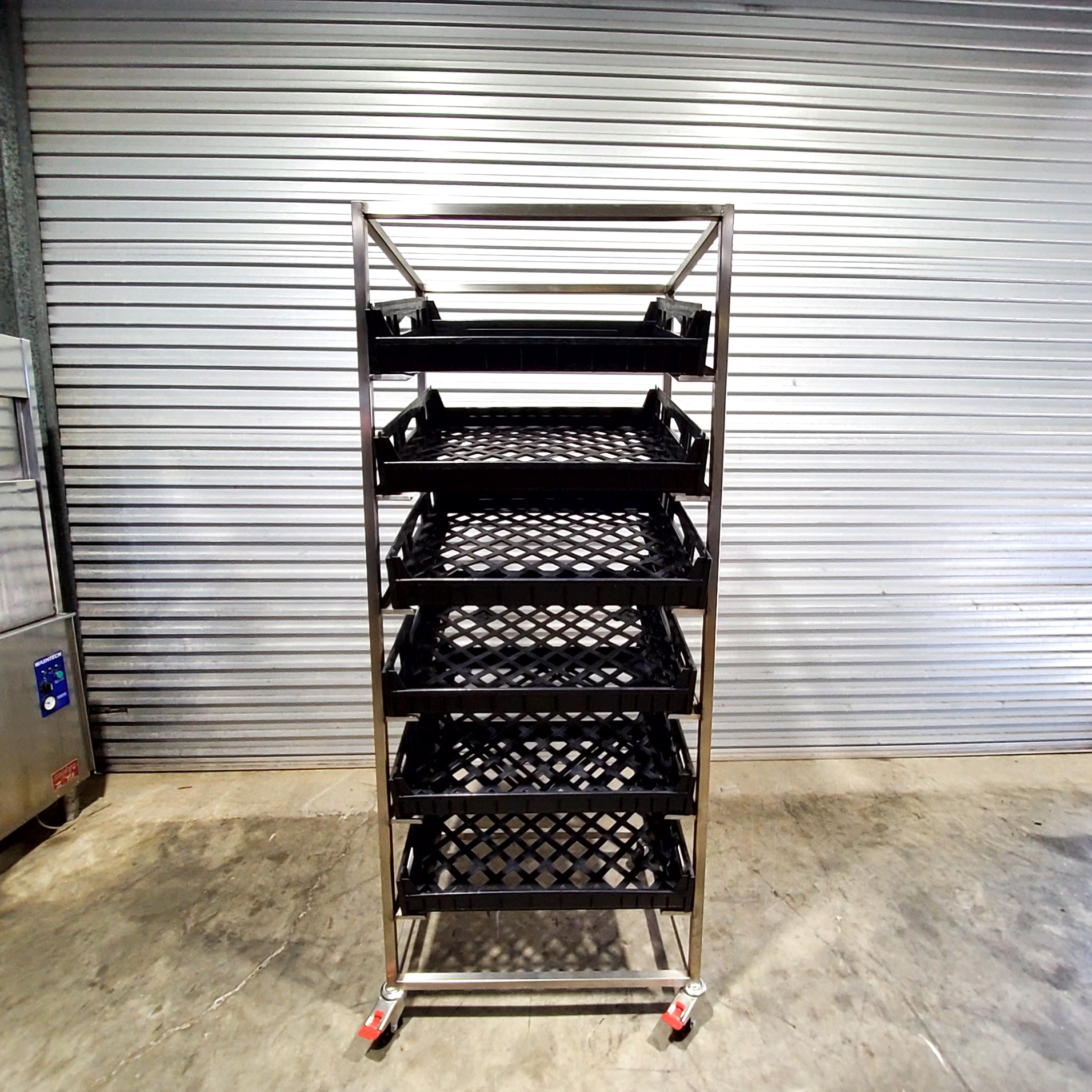New Sloping Bread Rack complete with 6 Bread Crates 23AC011