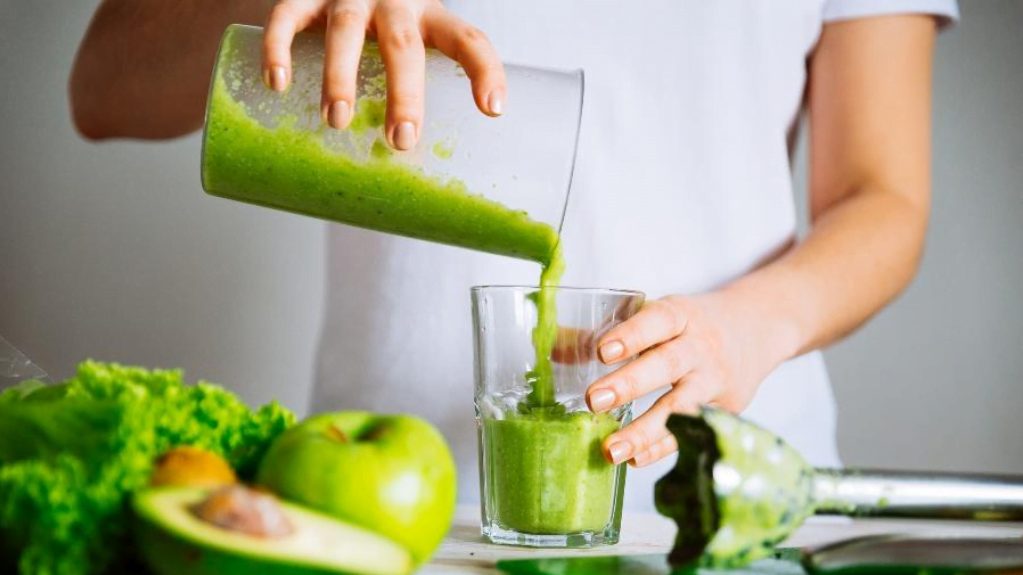 Suco detox não desintoxica; veja benefícios reais e receitas da bebida