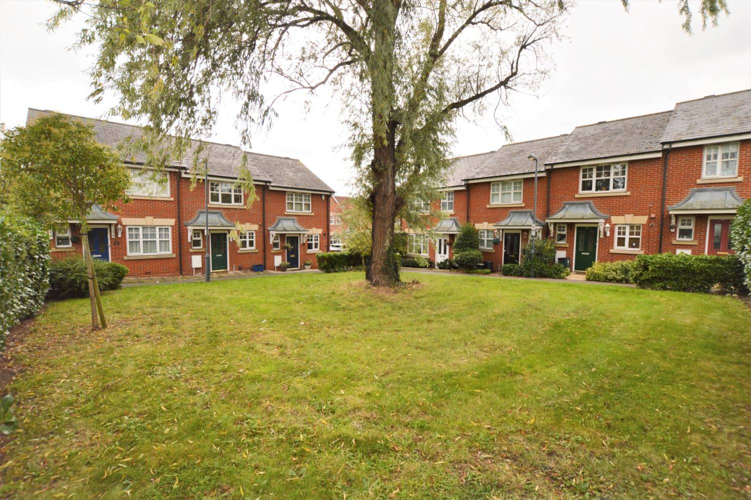2 Bedroom Terraced House To Rent Tomswood Hill, Chigwell IG6 2GD