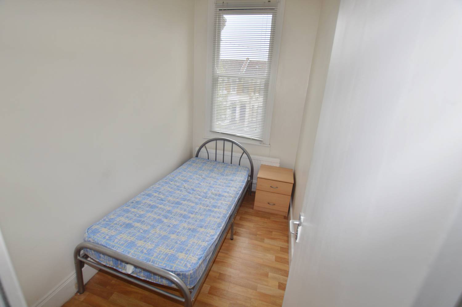 2 Bedroom First Floor Flat, Kings Road, Leytonstone, E11 1AU Abidins