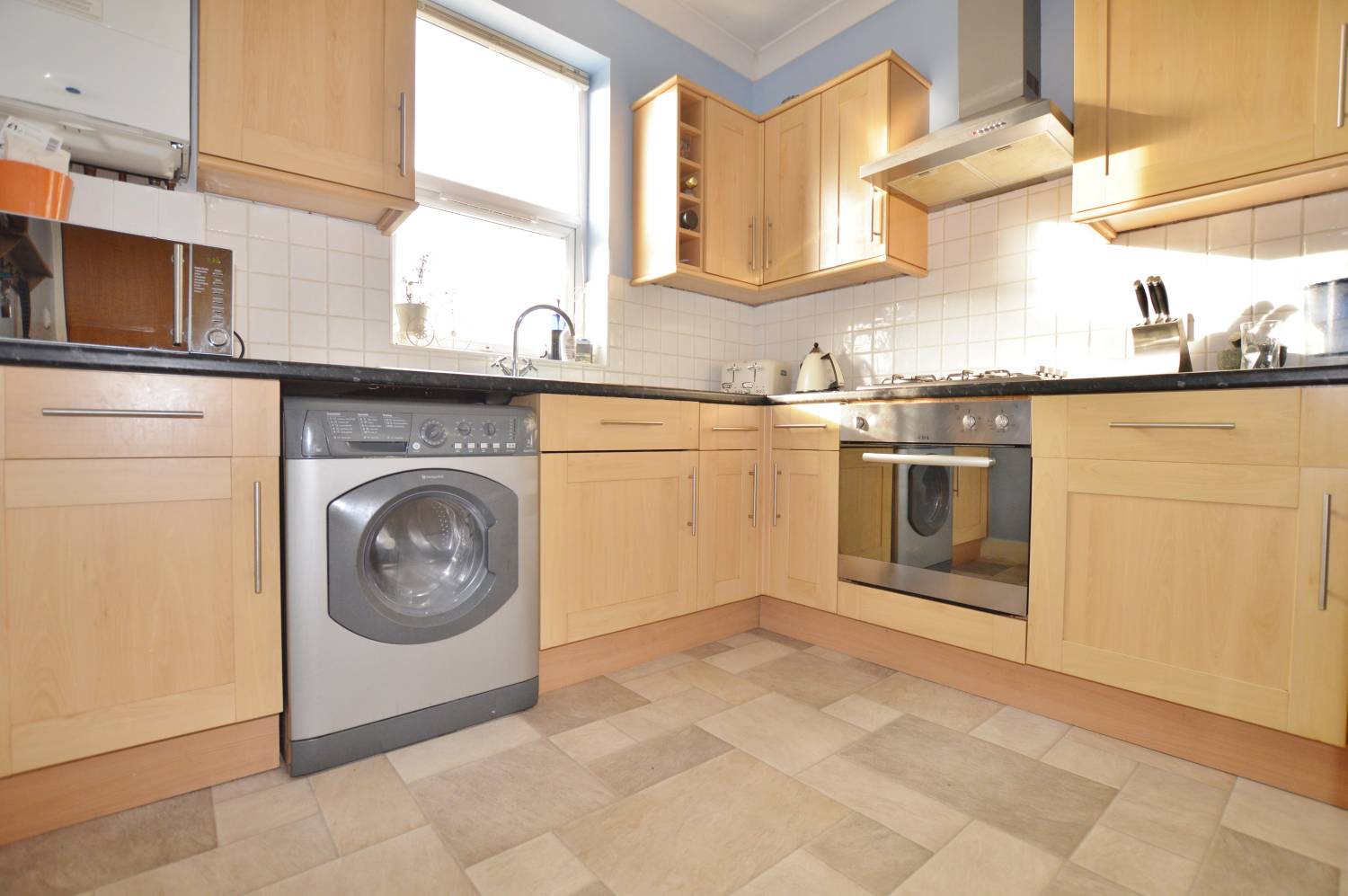 2 Bedroom First Floor Flat, Castleton Road, E17 4AR Abidins