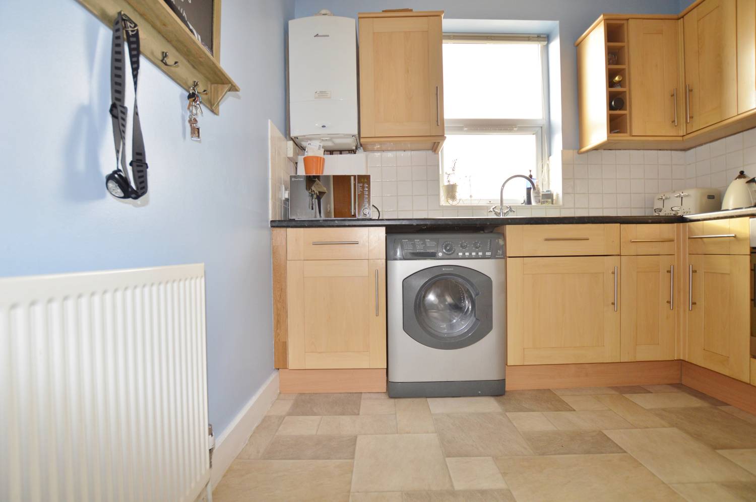 2 Bedroom First Floor Flat, Castleton Road, E17 4AR Abidins