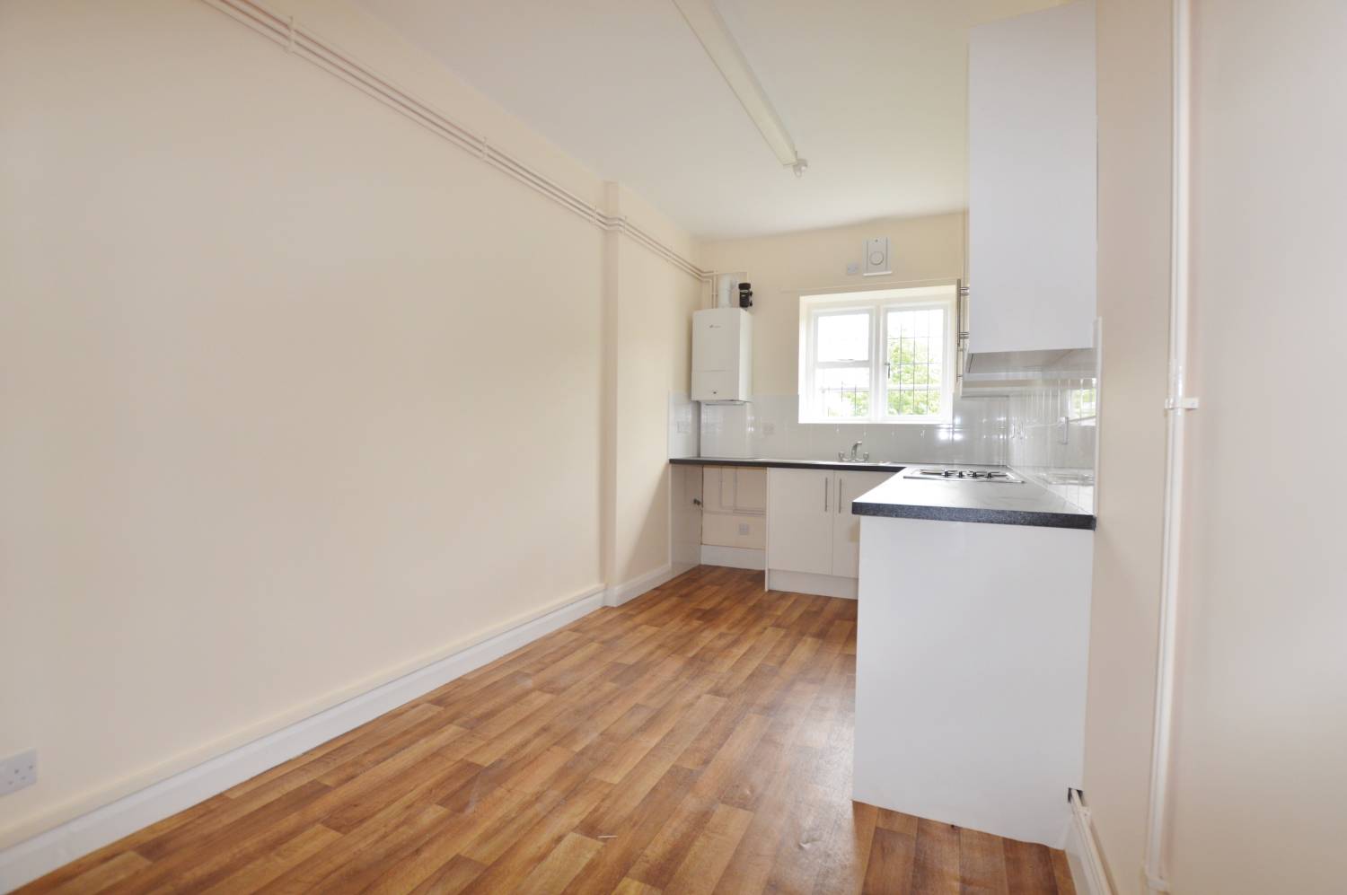 3 bedroom Flat, Snaresbrook Hall, South Woodford, E18 2EJ Abidins