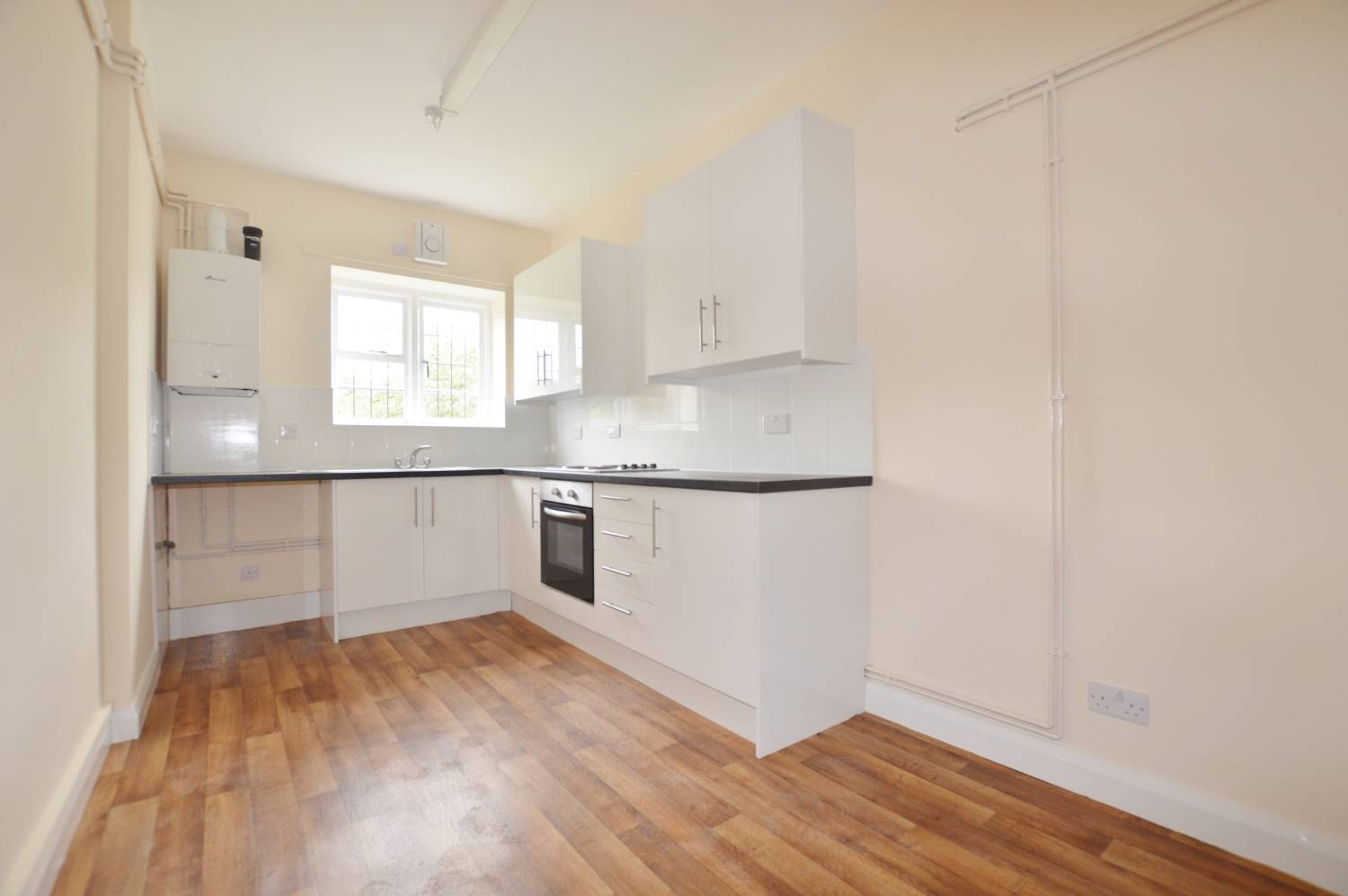 3 bedroom Flat, Snaresbrook Hall, South Woodford, E18 2EJ Abidins